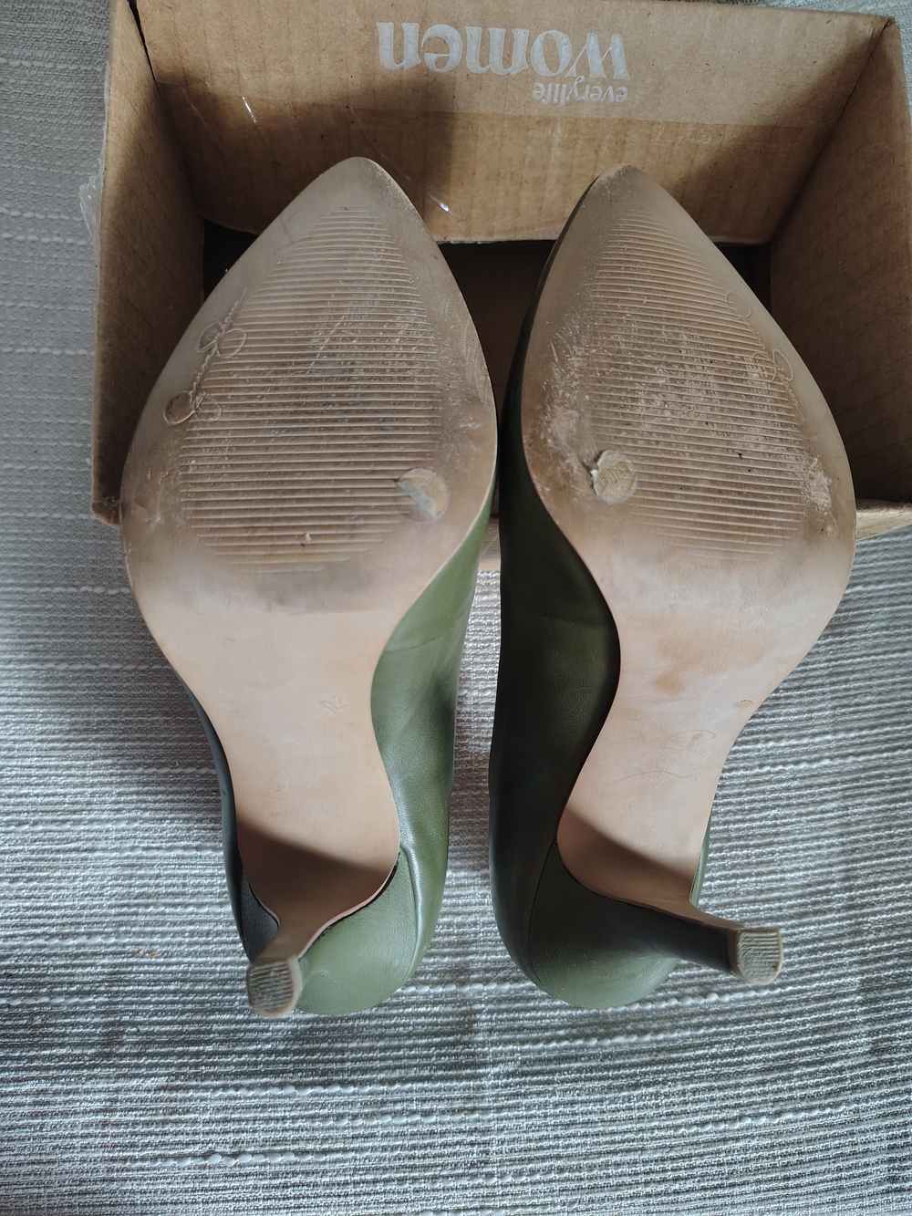 Jessica Simpson Olive Green Leather Pointed Toe Pumps Wide 7.5W - Picture 2 of 14